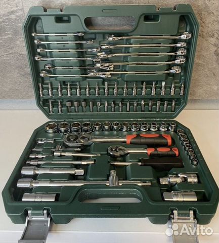 Набор инструментов для авто в чемодане