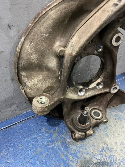 Кулак поворотный передний правый Audi A6 C7