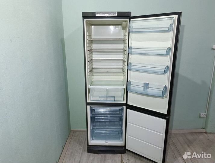 Холодильник Aeg