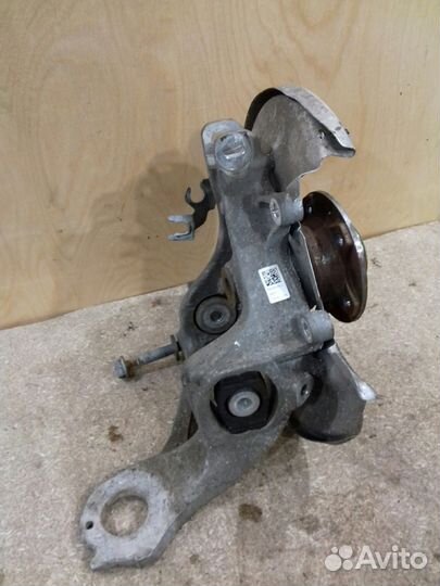 Кулак задний левый Audi A6,A7,Q5 4G0505431C