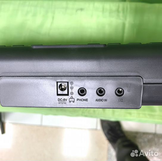 Синтезатор 61 клавиша с микрофоном