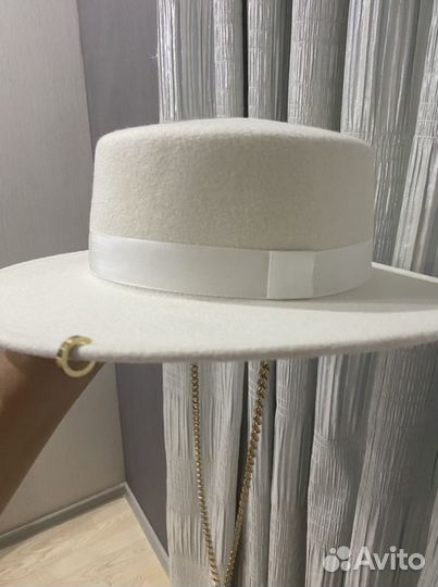 Шляпа с цепочкой