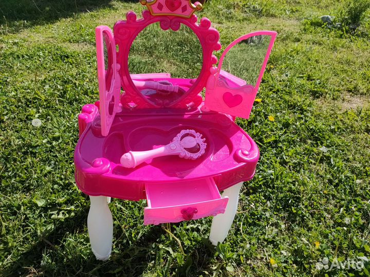 Столик туалетный для девочки