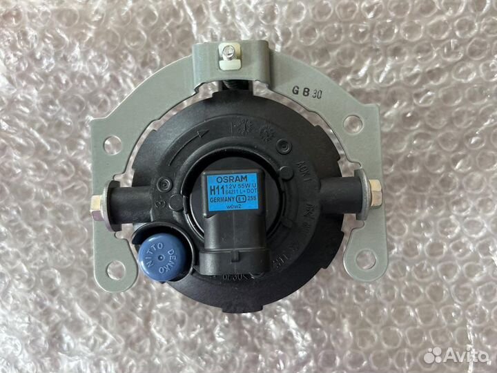 Противотуманая фара Mitsubishi pajero