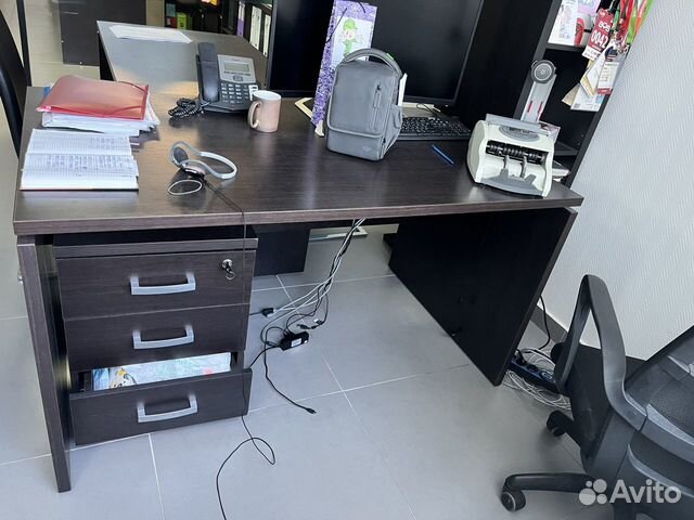 Письменный стол с тумбой для принтера