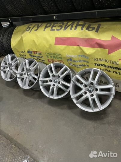 Комплект оригинальных литых дисков на Фольцваген