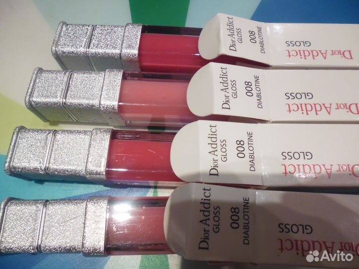 Тени, блески, тушь, помада