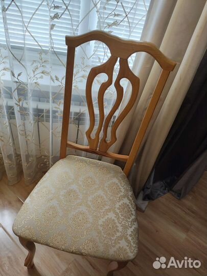 Стол и стулья