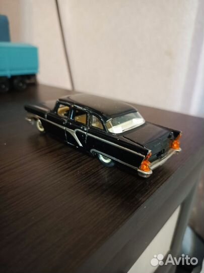 Модель газ 13 чайка 1:43 СССР тантал