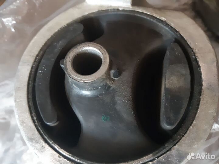 Правая опора двигателя акцент