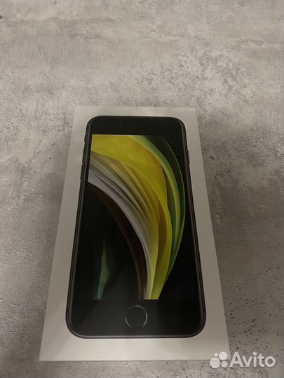 Коробка от iPhone SE 2020