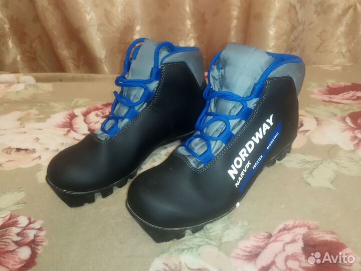 Лыжные ботинки