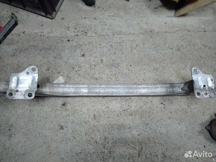 Усилитель переднего бампера Renault megane 2