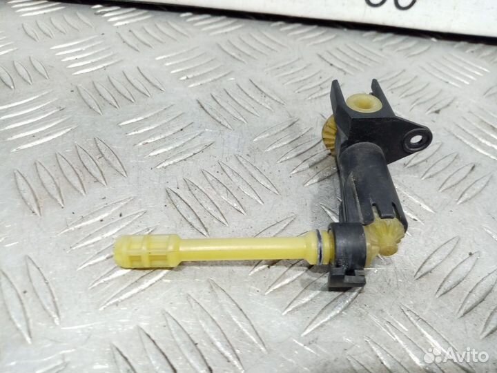 Б/У Регулировочный элемент фары правой верх#001