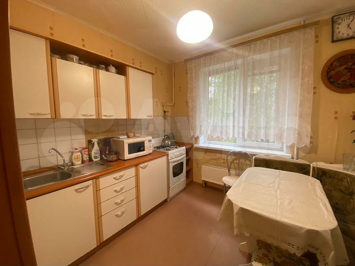 2-к. квартира, 48 м², 1/10 эт.