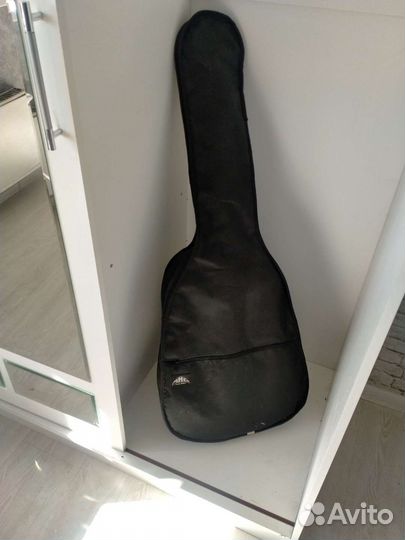 Акустическая гитара