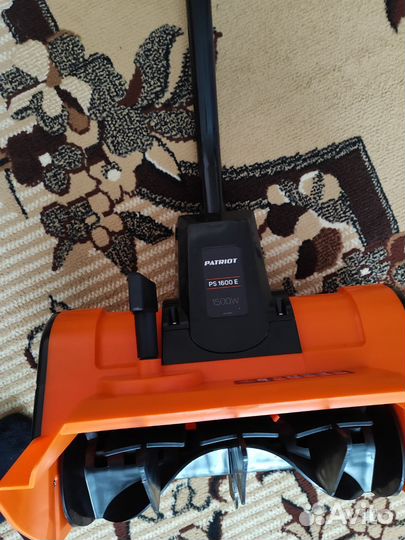 Продам ручной снегоуборщик электрический