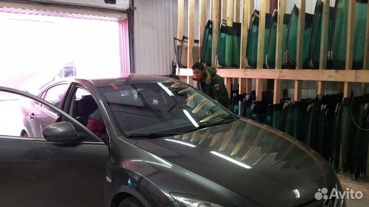 Лобовое стекло Мазда 3. Замена за 1 час