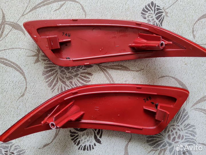 Катафоты заднего бампера toyota kamri оригинал