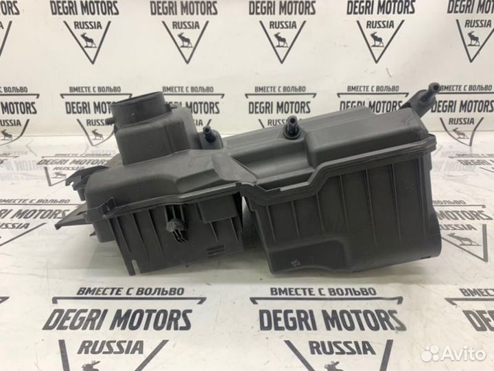 Корпус воздушного фильтра Volvo S40 V50 30677194