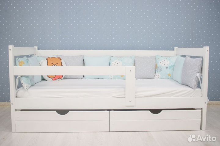 Детская кровать с бортиком