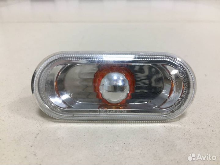 Повторитель на крыло Volkswagen Polo Sed RUS 2011