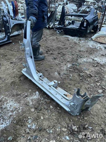 Порог правый Toyota Fielder