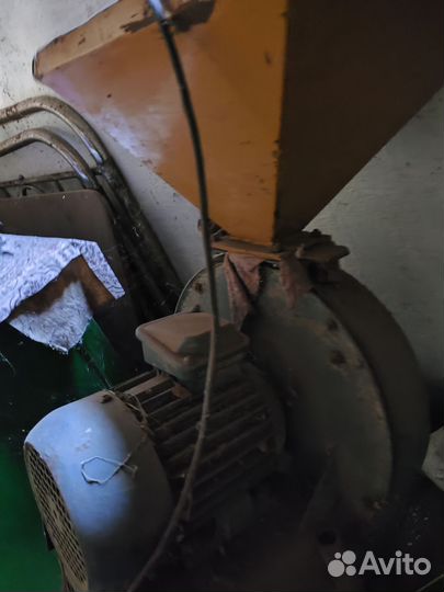 Зернодробилка электрическая бу