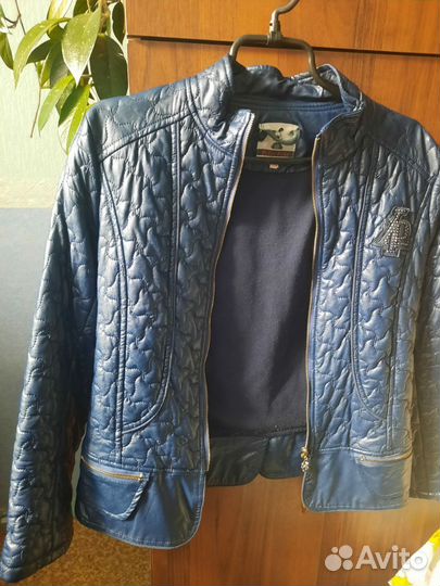 Ветровка женская из кожзама