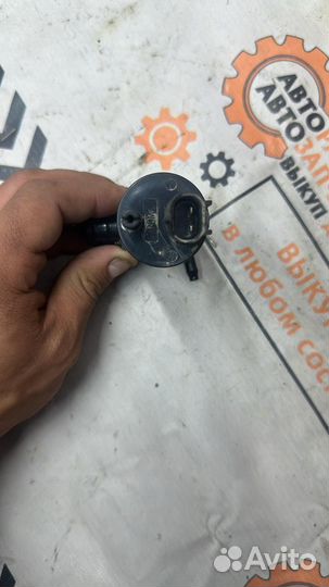 Насос омывателя лобового стекла Nissan Tiida c11