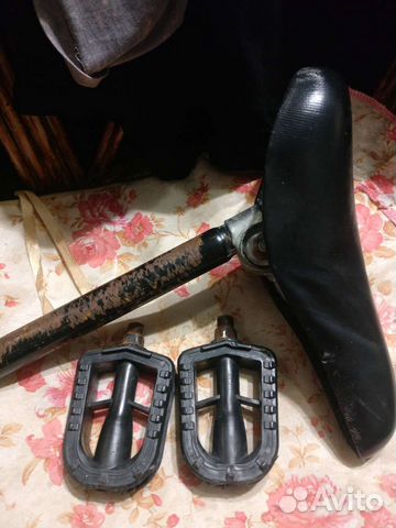 Педали, сиденье и ножка для велосипеда