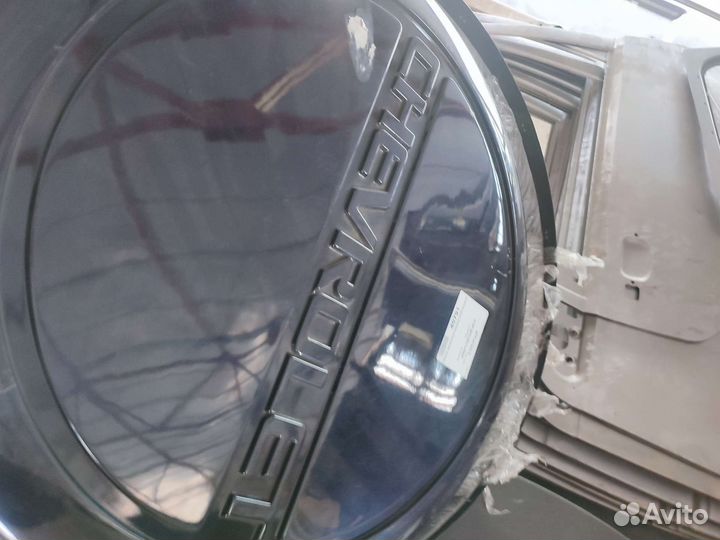 Колпак запасного колеса на chevrolet ниву