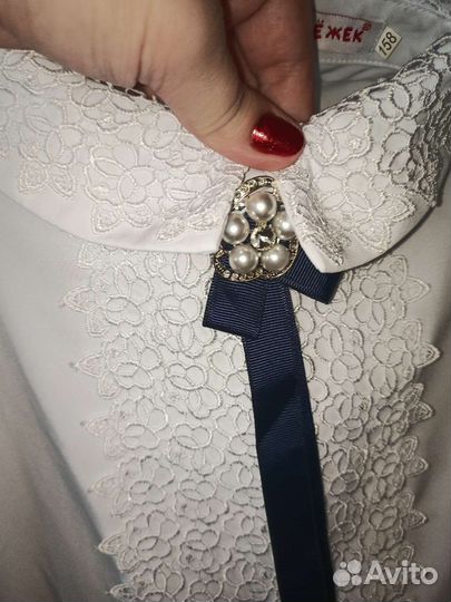 Белая кружевная блузка