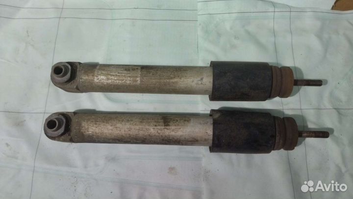 Задние амортизаторы BMW E61