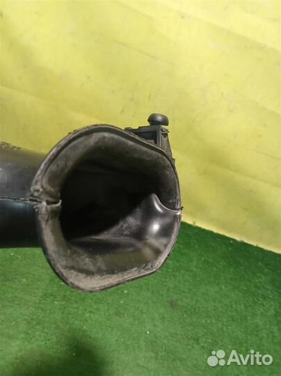 Воздухозаборник Opel Astra H 2004