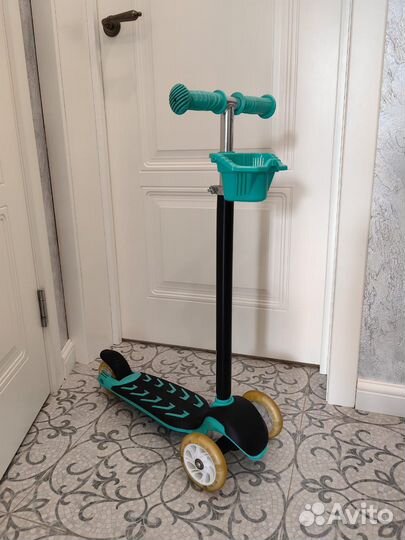 Самокат детский трехколесный со светящимися колеса