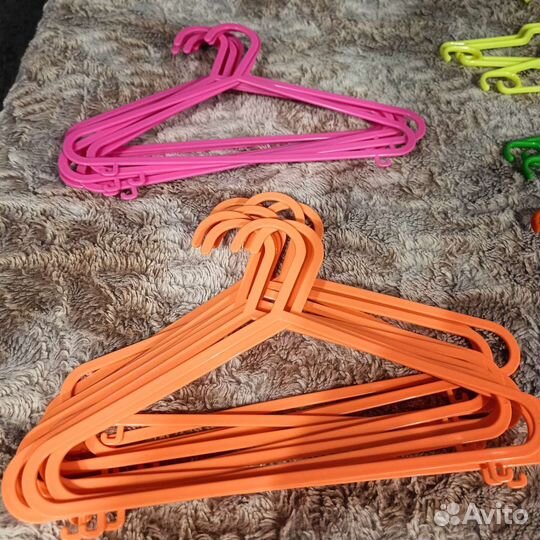 Вешалка для одежды детская