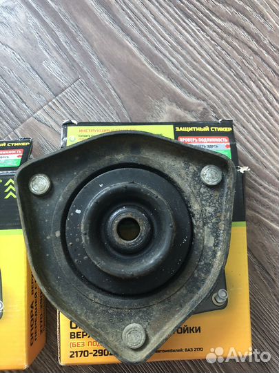 Опора верхней передней стойки