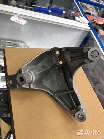 Кронштейн левый опоры подвески двигателя лада вест
