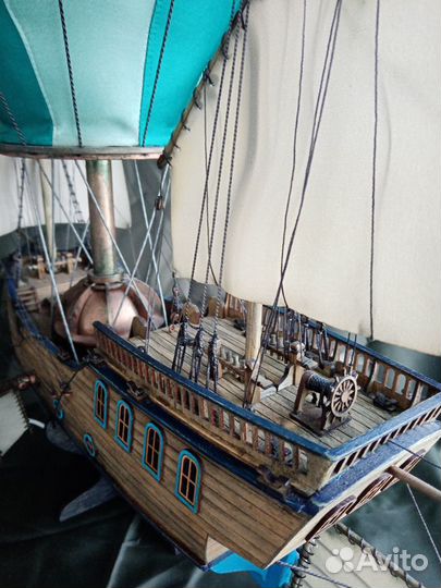 Модель парусника - светильника