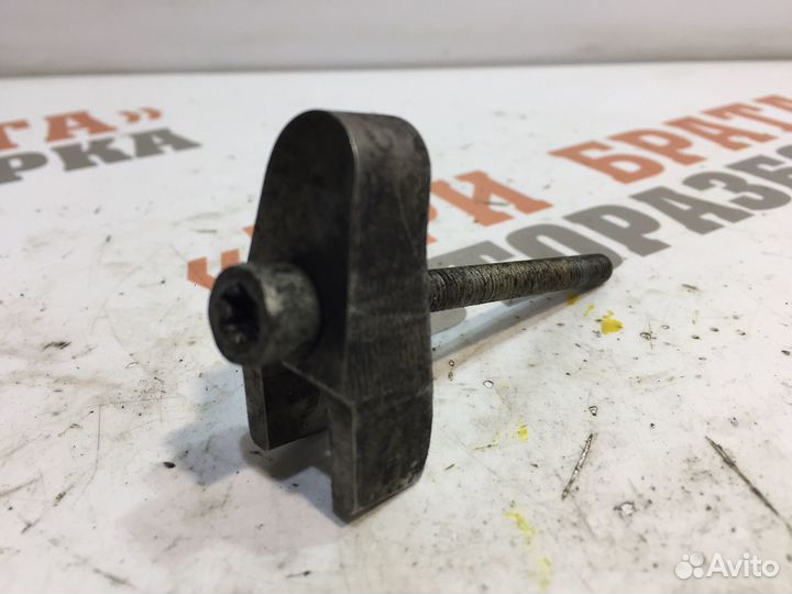 Мерседес E-Класс кронштейн форсунки