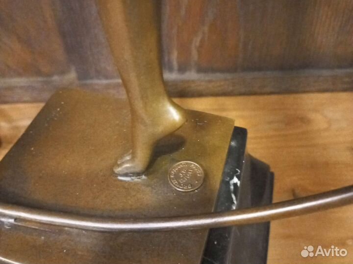 Фигура танцовщицы. Бронза на мраморном основании