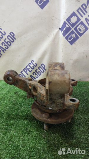 Поворотный кулак передний правый Toyota Corolla