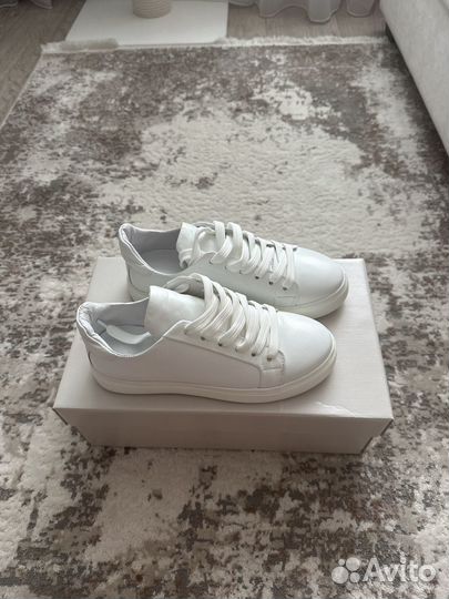 Кожаные кеды белые 36 размера