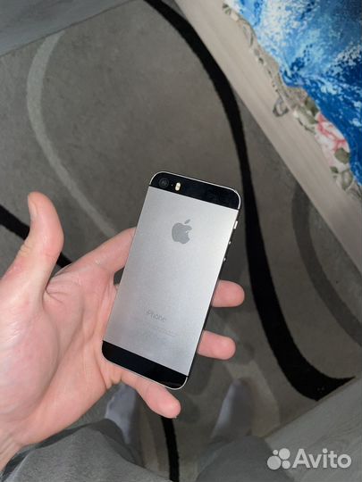 Телефон iPhone 5s