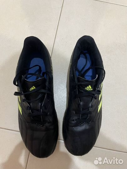 Футбольные бутсы adidas