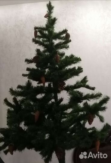 Елка с шишками