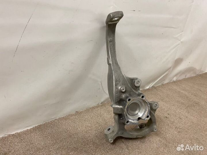 Кулак поворотный передний левый Mercedes-Benz