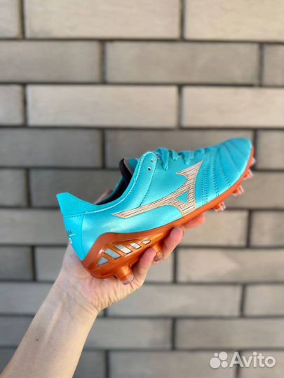 Футбольные бутсы Mizuno