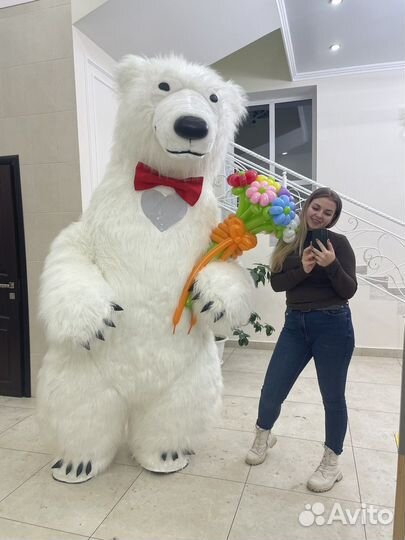 Белый медведь на праздник